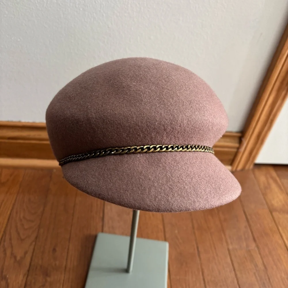 Mauve 100% Wool Vintage Style Cabbie Hat with Bronze Chain